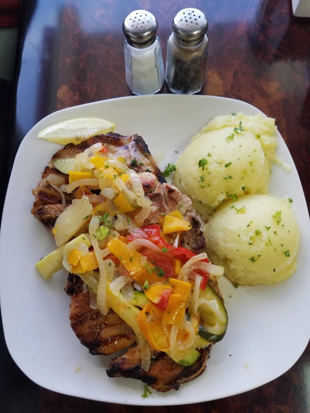 Caminito Way | restaurant | 1960 NE 123rd St, North Miami, FL 33181, USA | 3058938322 OR +1 305-893-8322