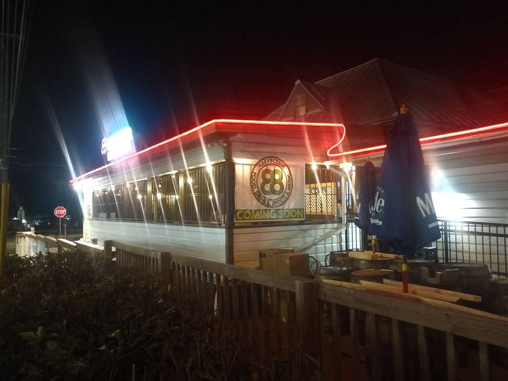 Cerveceria 88 | restaurant | 2119 I-35, San Antonio, TX 78208, USA | 2108881481 OR +1 210-888-1481