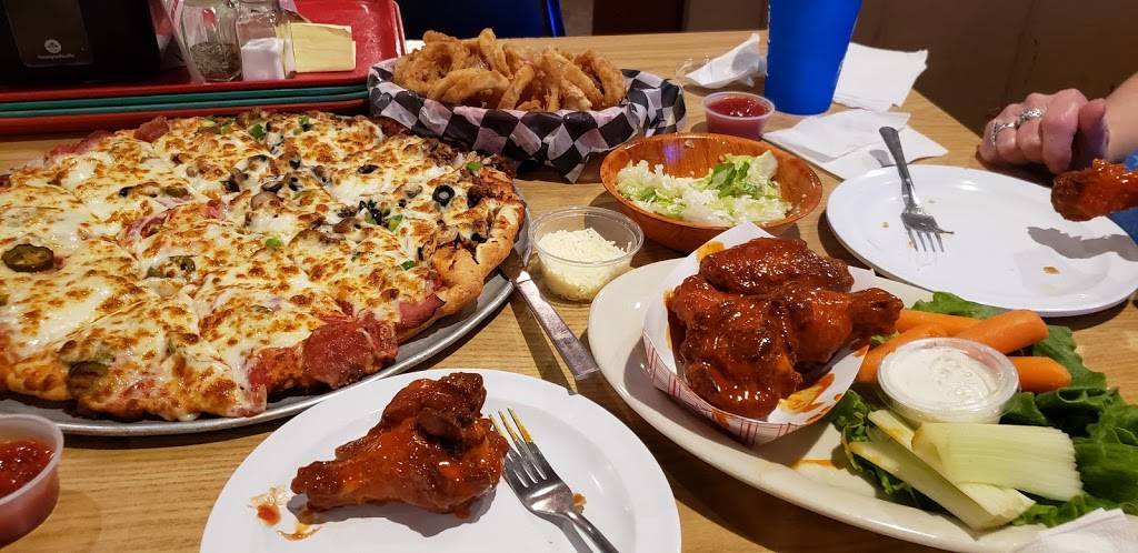 Johnny Sortinos Pizza Parlor | restaurant | 7880 L St, Omaha, NE 68127, USA | 4023395050 OR +1 402-339-5050