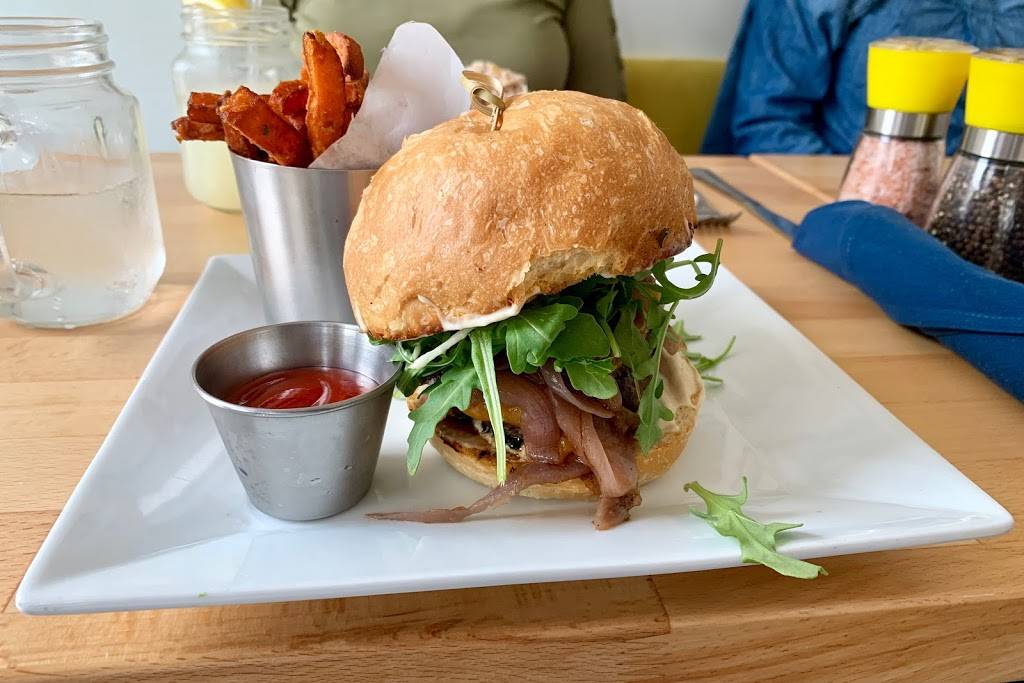 Patty Macs | restaurant | 2001 Harrison St, Hollywood, FL 33020, USA | 7548165606 OR +1 754-816-5606