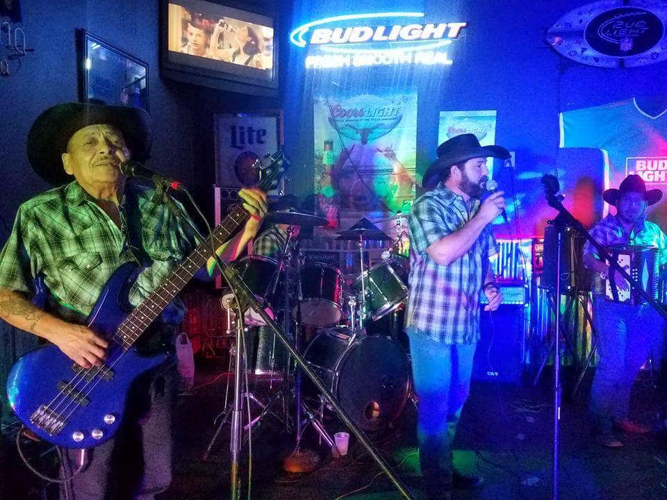 Robbie’s place | restaurant | 1200 S Riverfront Blvd, Dallas, TX 75207, USA | 2143779490 OR +1 214-377-9490