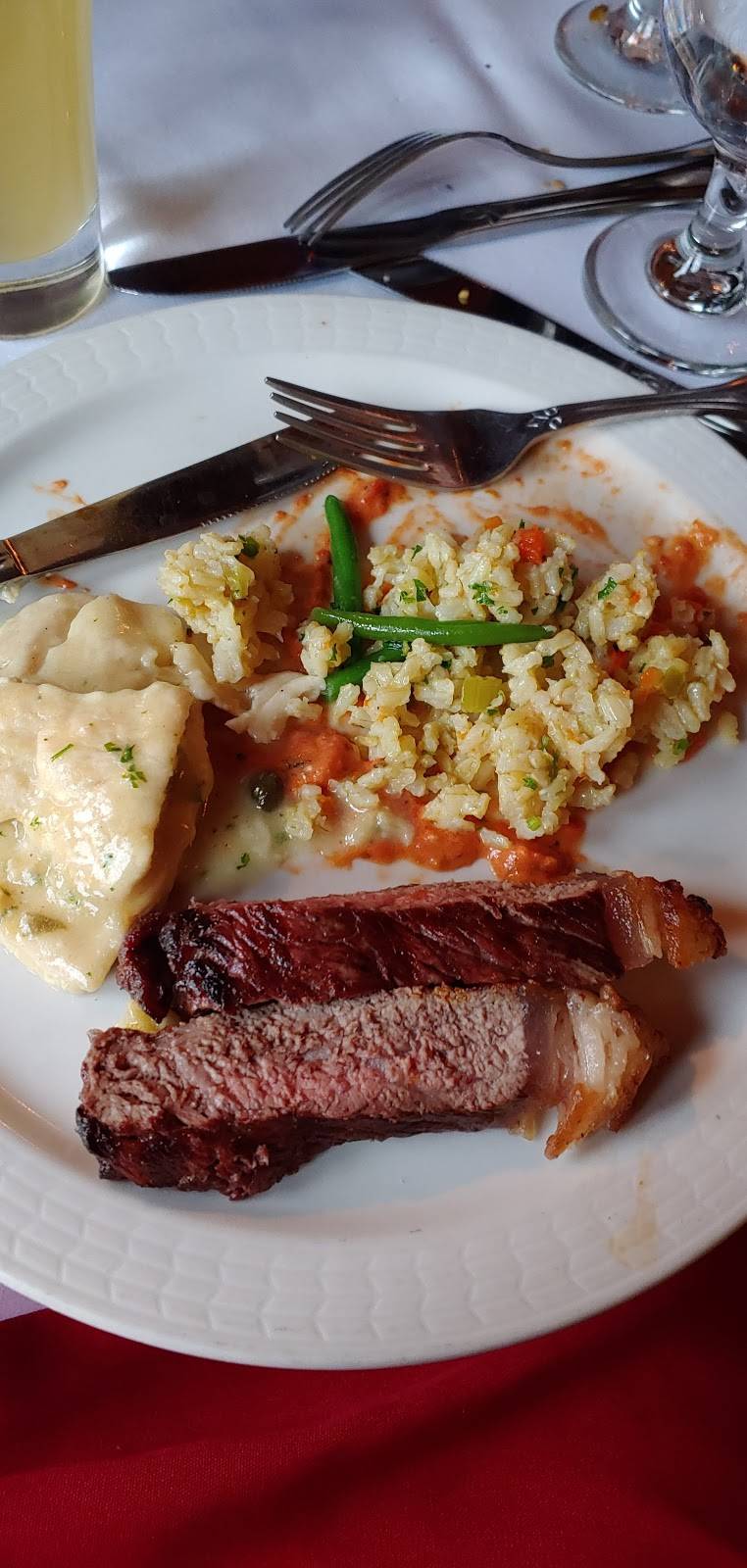 Red Fox Restaurant | restaurant | 218 Smith St, Middletown, CT 06457, USA | 8607404967 OR +1 860-740-4967