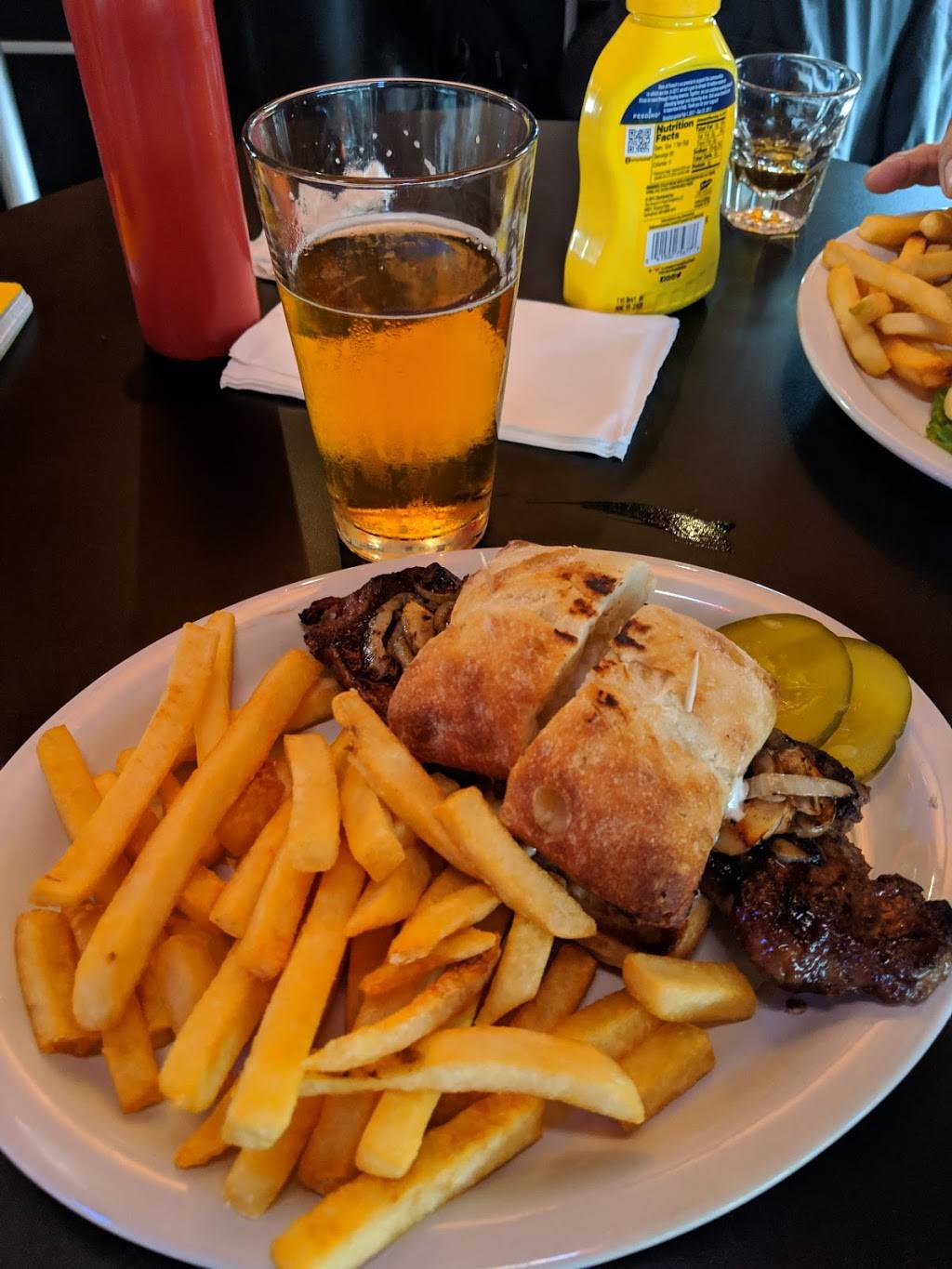 Henflings of Ben Lomond | restaurant | 9450 CA-9, Ben Lomond, CA 95005, USA | 8315860606 OR +1 831-586-0606