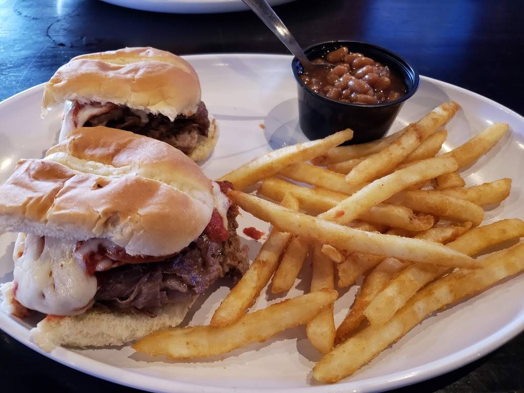 V.I.Ps Corner Bar & Grill | restaurant | 425 15th St, Moline, IL 61265, USA | 3097571331 OR +1 309-757-1331