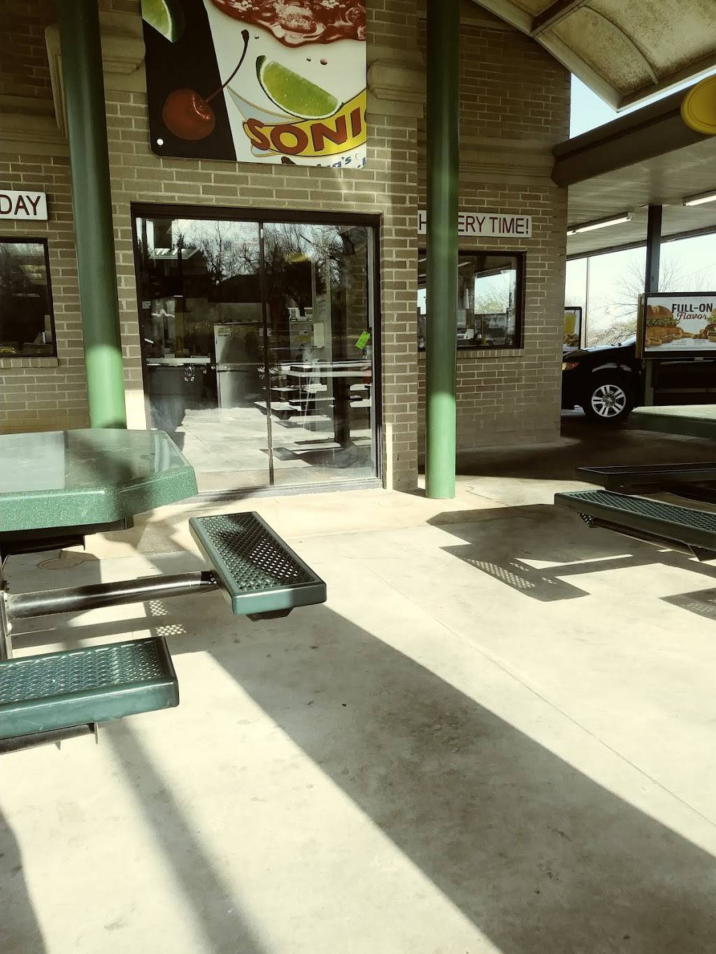 Sonic Drive-In | restaurant | 603 N 8th Ave, Stroud, OK 74079, USA | 9189682914 OR +1 918-968-2914