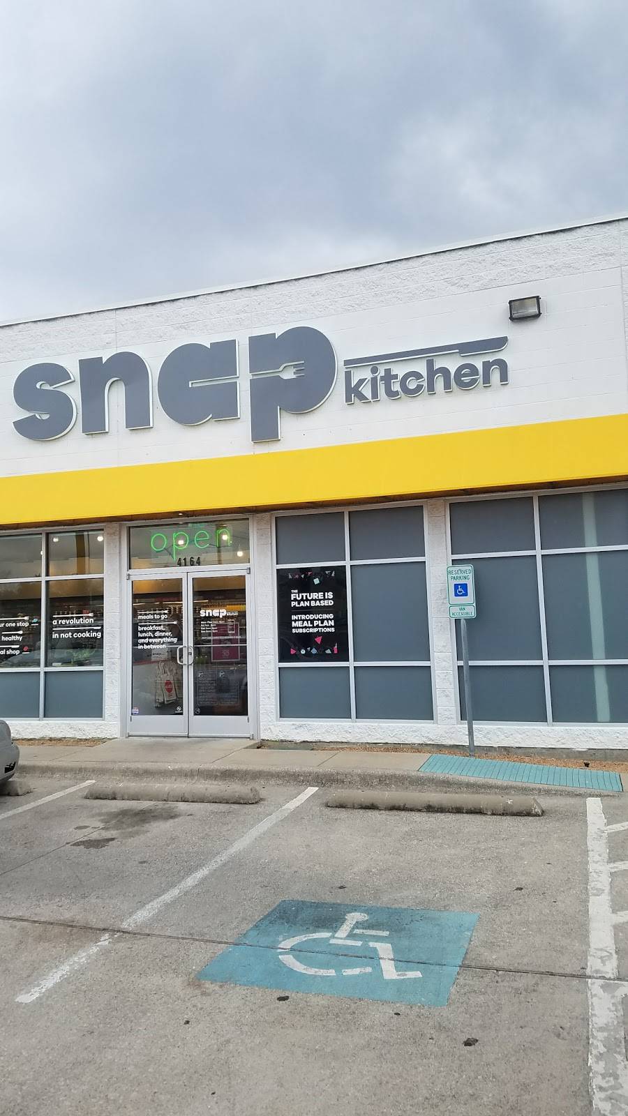 Snap Kitchen | restaurant | 4164 N Central Expy, Dallas, TX 75204, USA | 2146134490 OR +1 214-613-4490