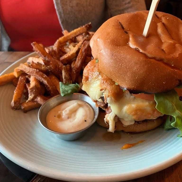 Restaurant La Carcasse | restaurant | 277 Rue St Pierre, Saint-Constant, QC J5A 2A6, Canada | 4509934900 OR +1 450-993-4900