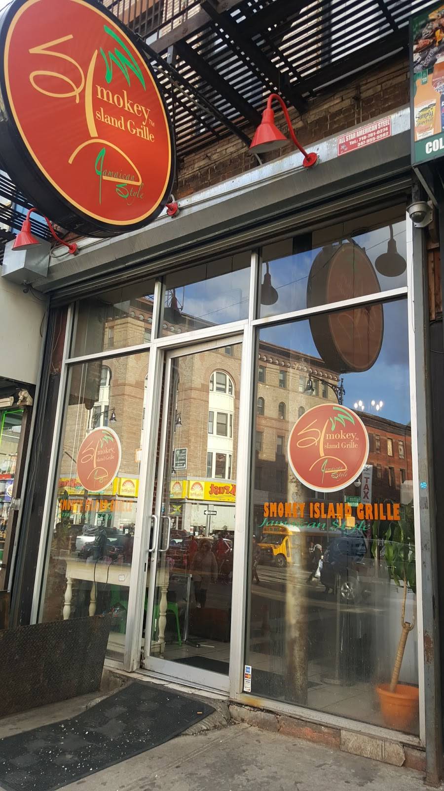 Smokey Island Grille | restaurant | 1274 Fulton St, Brooklyn, NY 11216, USA | 3477708021 OR +1 347-770-8021