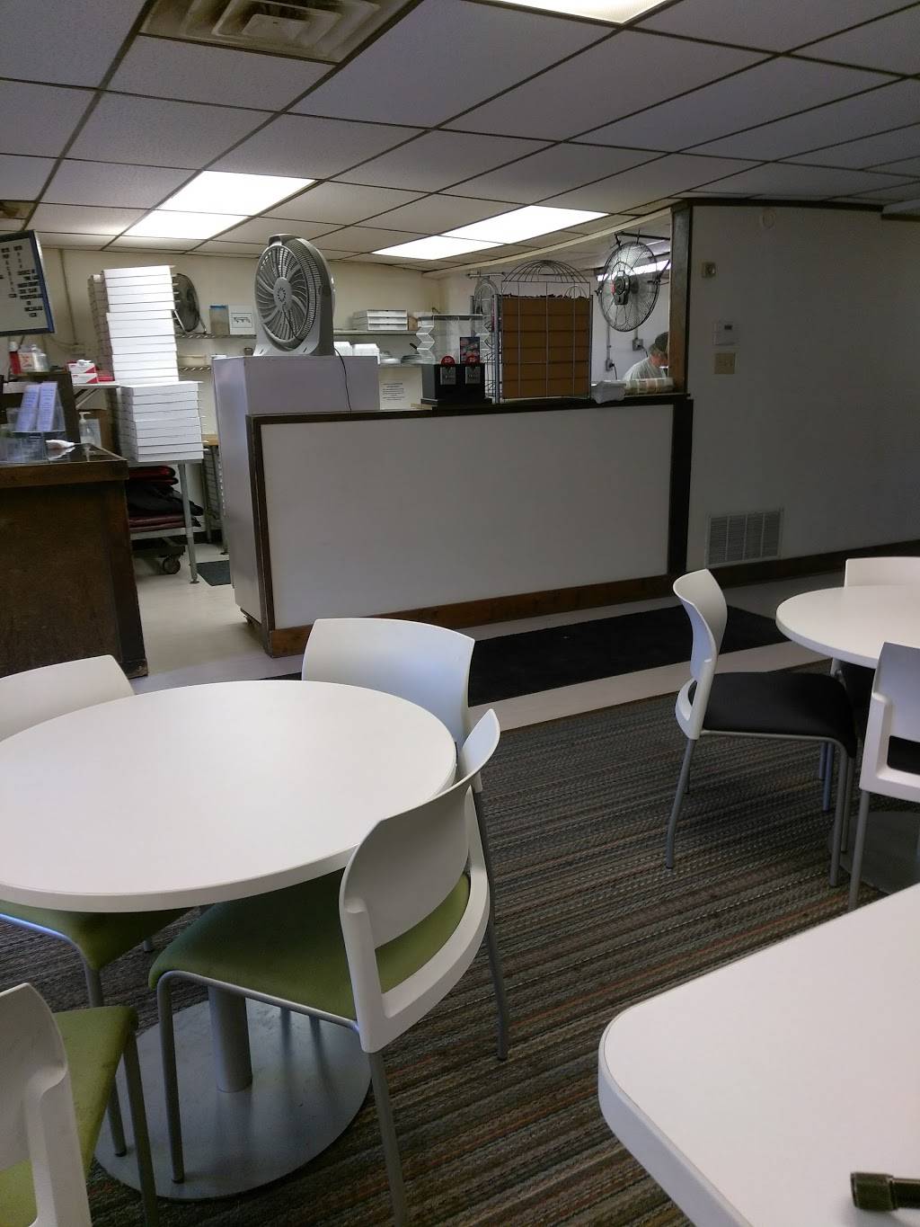 Barrys Pizza | restaurant | 2020 W Morris St, Indianapolis, IN 46221, USA | 3176366000 OR +1 317-636-6000