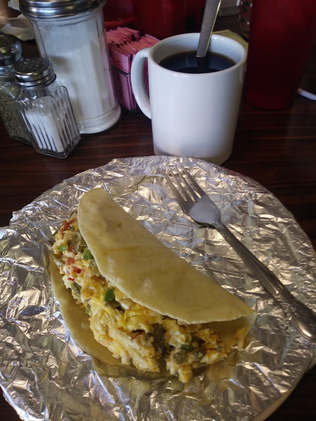 Las Flores Restaurant | restaurant | 1602 E Stewart St, Laredo, TX 78043, USA | 9565683437 OR +1 956-568-3437