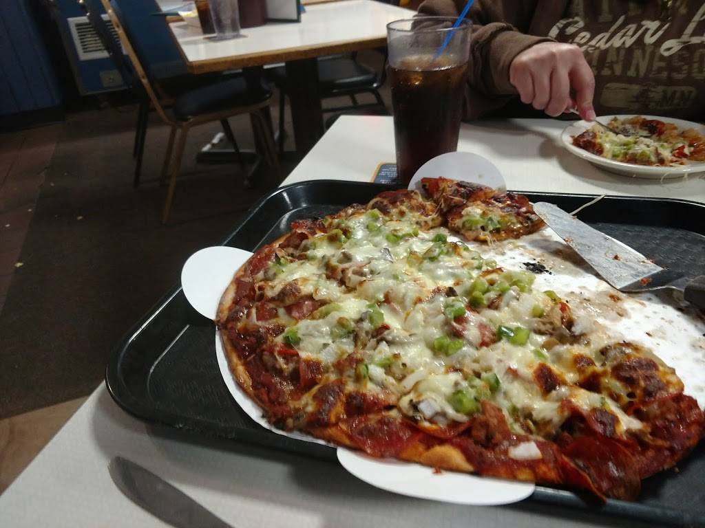 Reds Savoy Pizza | restaurant | 1145 Woodhill Dr, Roseville, MN 55113, USA | 6514880968 OR +1 651-488-0968