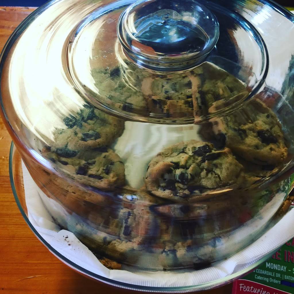 Frankies Dawg House | restaurant | 2318 Cedardale Ave, Baton Rouge, LA 70808, USA | 2253896255 OR +1 225-389-6255