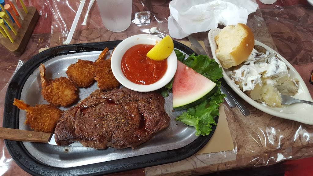 Epoufette Bayview Inn Inc | restaurant | W5961 US-2, Naubinway, MI 49762, USA | 9062920061 OR +1 906-292-0061