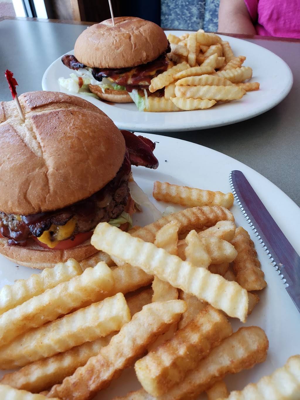 Alpha Omega Grill & Pizzeria | restaurant | 11524 N Tryon St, Charlotte, NC 28262, USA | 7045949222 OR +1 704-594-9222