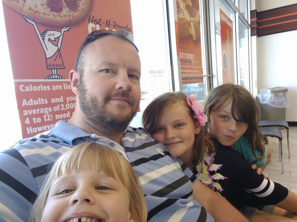 Little Caesars Pizza | meal takeaway | 300 Tecumseh Rd E, Windsor, ON N8X 5E8, Canada | 5192565678 OR +1 519-256-5678