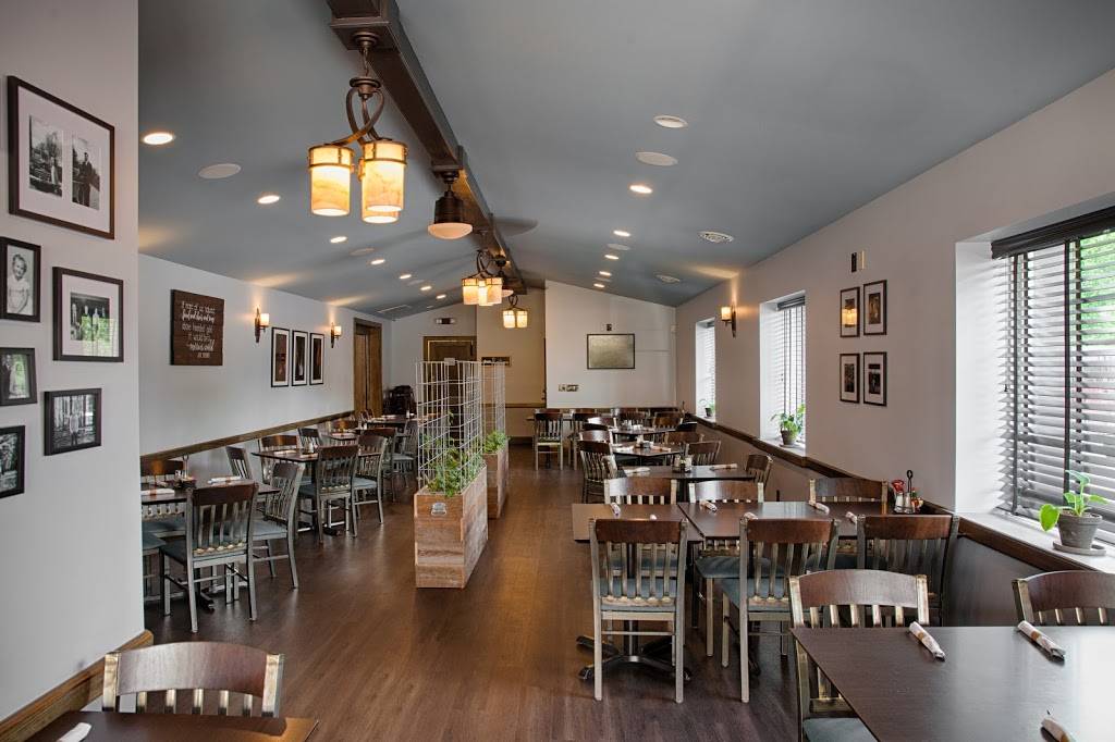 Roots Eatery and Pub | restaurant | 114 N Range St, Wolcott, IN 47995, USA | 2197470051 OR +1 219-747-0051