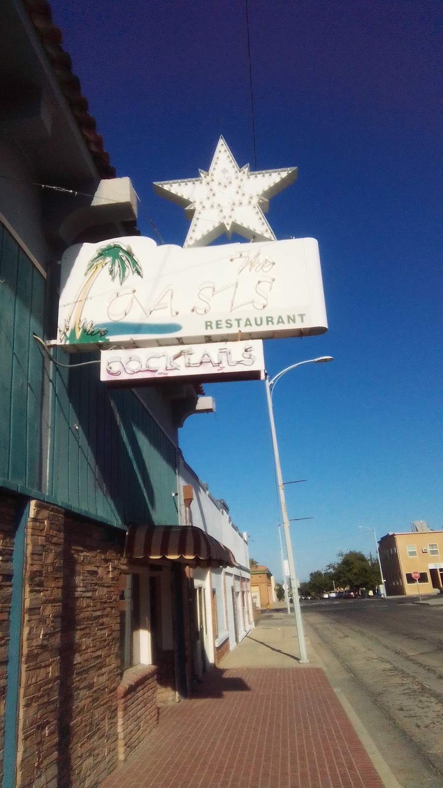 Oasis Bar and Grill | restaurant | 414 North St, Taft, CA 93268, USA | 6617455019 OR +1 661-745-5019