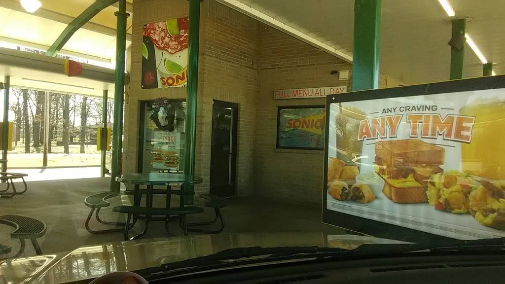 Sonic Drive-In | restaurant | 1403 E 5th St, Metropolis, IL 62960, USA | 6185247973 OR +1 618-524-7973