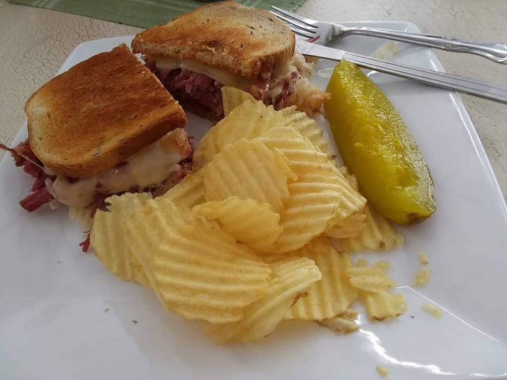 Dragonfly Sandwich Shop | restaurant | Piggott, AR 72454, USA | 8705980500 OR +1 870-598-0500