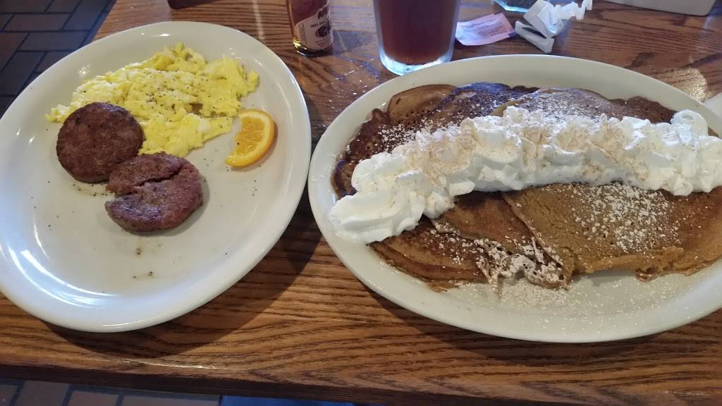 Cracker Barrel Old Country Store | restaurant | 6050 National Rd E, Richmond, IN 47374, USA | 7659350881 OR +1 765-935-0881