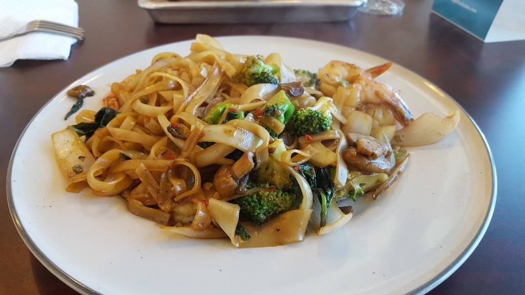 Chow Thai | restaurant | 426 1/2 B Shrewsbury St, Charleston, WV 25301, USA | 6812653800 OR +1 681-265-3800