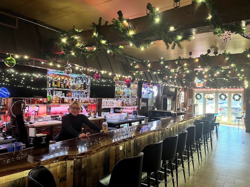 Filoneks Bar and Grill | restaurant | 6213 N Milwaukee Ave, Chicago, IL 60646, USA | 7737755010 OR +1 773-775-5010