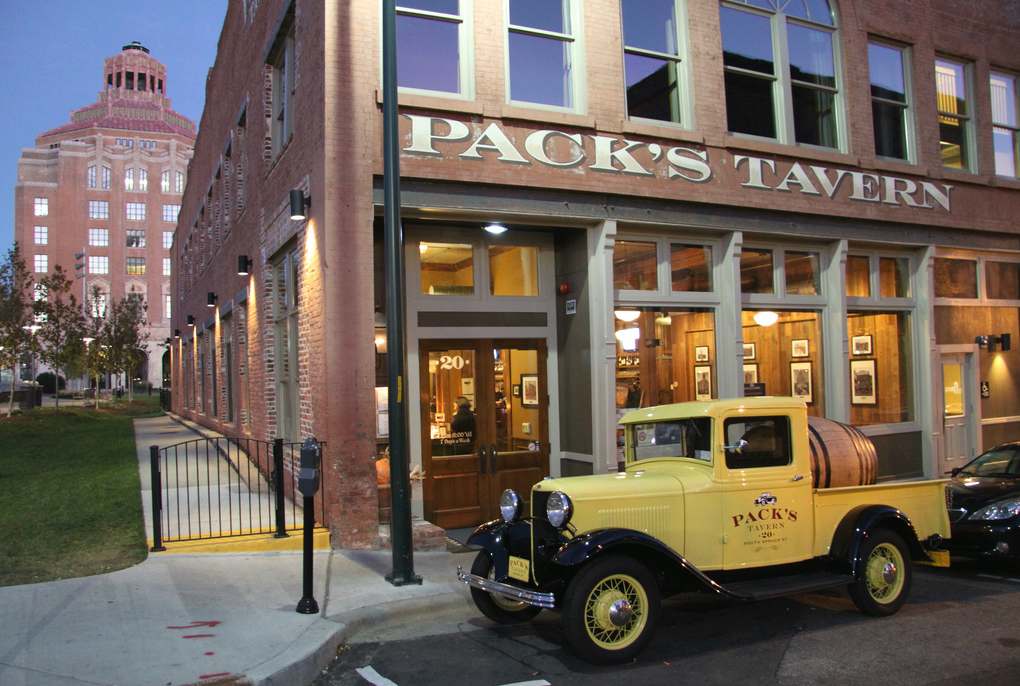 Packs Tavern | restaurant | 20 S Spruce St, Asheville, NC 28801, USA | 8282256944 OR +1 828-225-6944