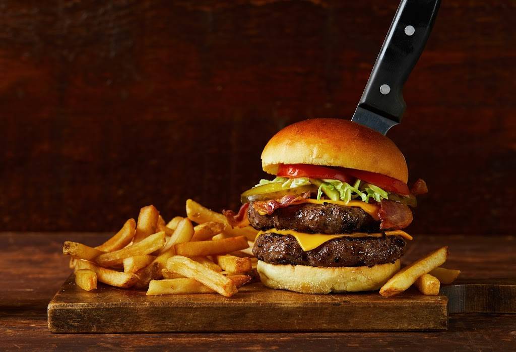 Chucks Roadhouse Bar & Grill | restaurant | 509-1 Wilson Ave, Kitchener, ON N2P 2J4, Canada | 5198952525 OR +1 519-895-2525