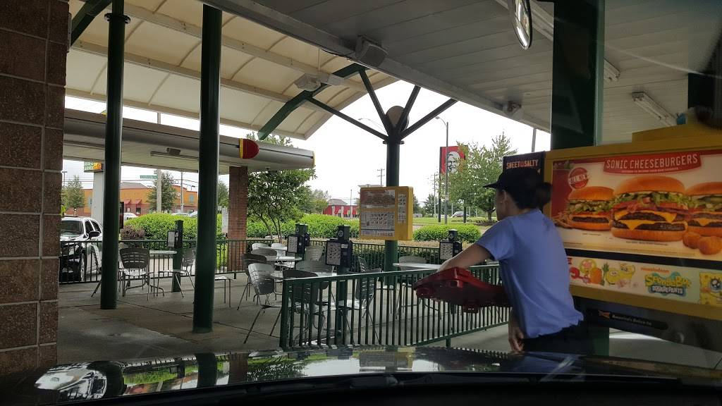 Sonic Drive-In | restaurant | 1305 N Germantown Pkwy, Memphis, TN 38018, USA | 9017539119 OR +1 901-753-9119