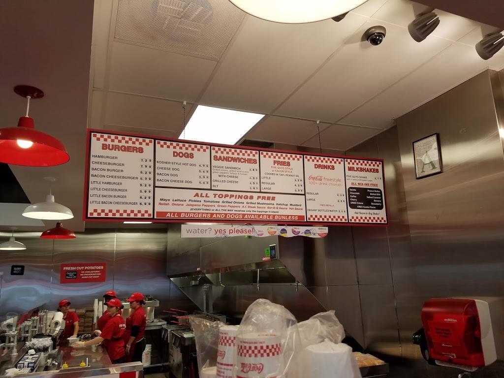 Five Guys | meal takeaway | 3982 N Gloster St, Tupelo, MS 38804, USA | 6623503808 OR +1 662-350-3808