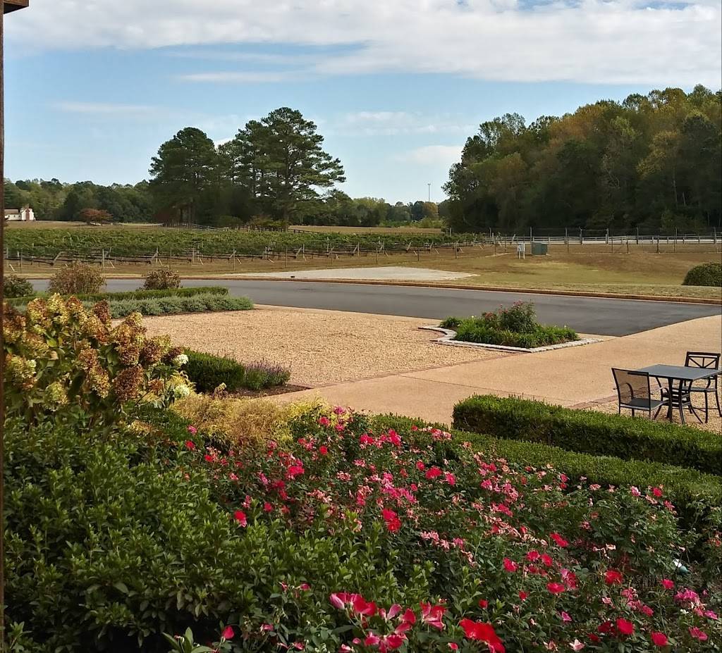 New Kent Winery | restaurant | 8400 Old Church Rd, New Kent, VA 23124, USA | 8049328240 OR +1 804-932-8240