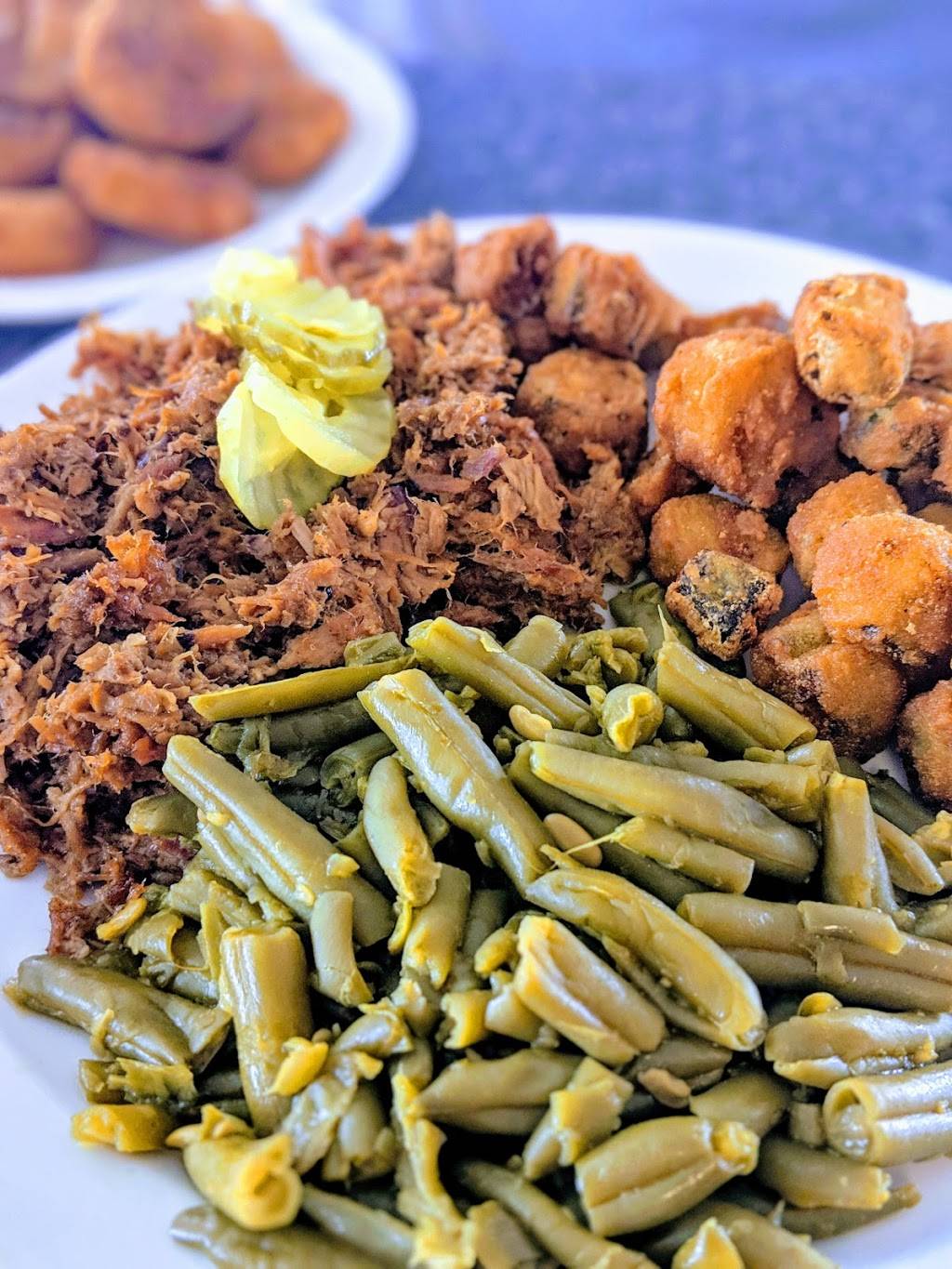 Snow White Drive in | restaurant | 1714 W Main St, Lebanon, TN 37087, USA | 6154434299 OR +1 615-443-4299