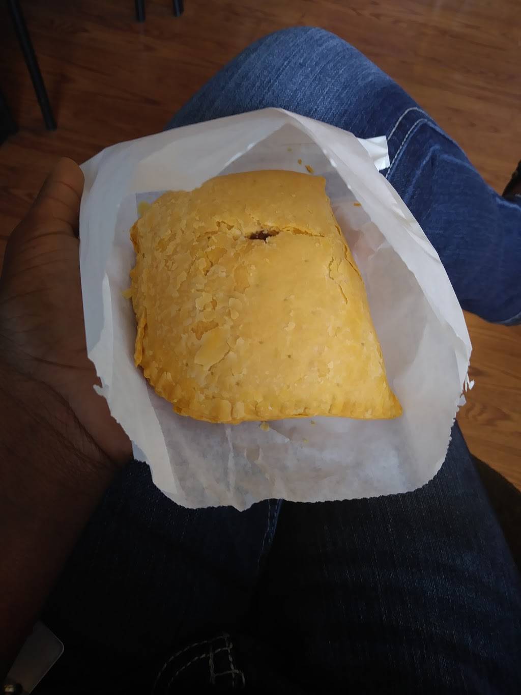 Garveys Grocery & Restaurant | restaurant | 2575 White Haven Dr, Marietta, GA 30064, USA | 6783840766 OR +1 678-384-0766