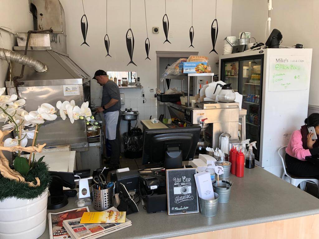 Mikes Fish & Chips | restaurant | 2162 Danforth Ave, Toronto, ON M4C 1K3, Canada | 4164294665 OR +1 416-429-4665