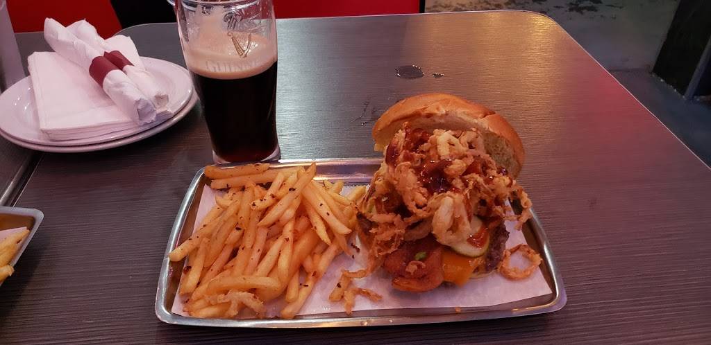 Hangar 11 Burgers & Brews | restaurant | 119-11 Metropolitan Ave, Kew Gardens, NY 11415, USA | 7184418100 OR +1 718-441-8100