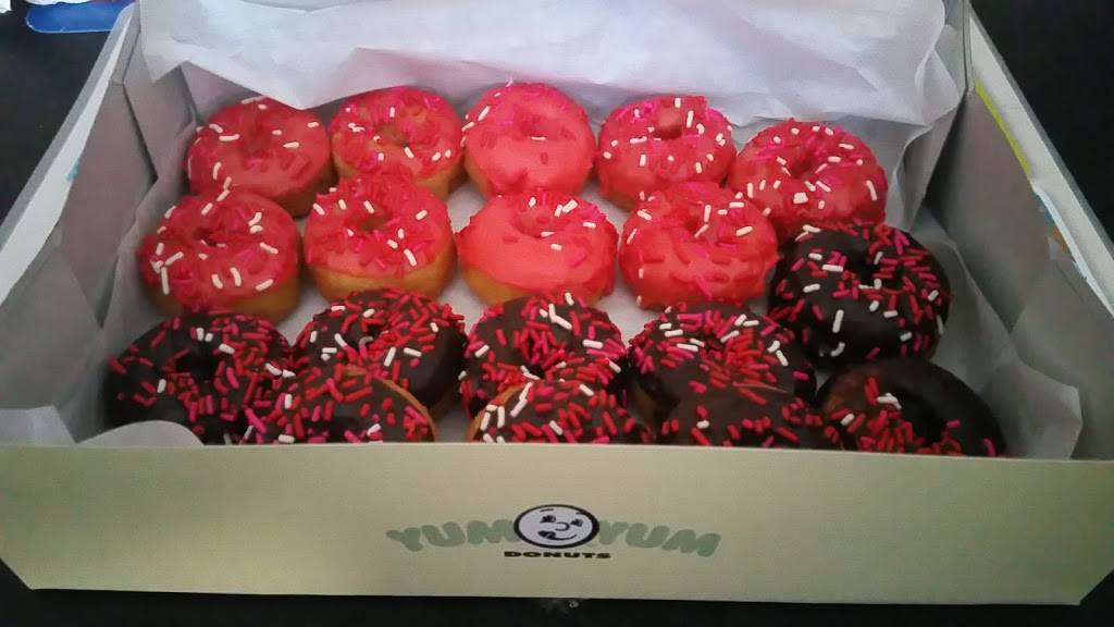 Yum Yum Donuts | cafe | 12819 Mountain Ave # C7, Chino, CA 91710, USA | 9096289037 OR +1 909-628-9037