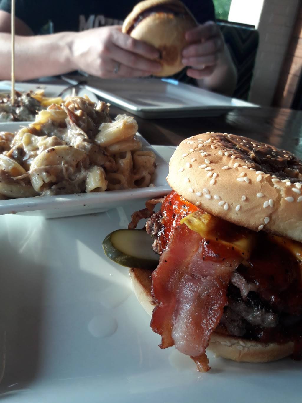 CRAFThouse Kitchen & Tap | restaurant | 242 N LBJ Dr ste 101, San Marcos, TX 78666, USA | 5126676700 OR +1 512-667-6700