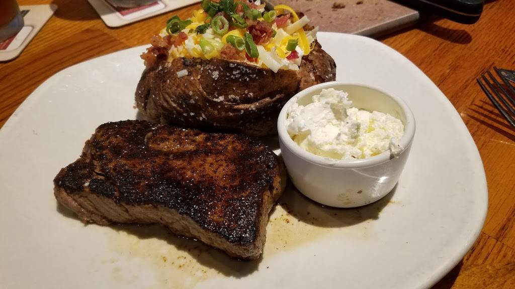 Outback Steakhouse | restaurant | 2211 S Stemmons Fwy, Lewisville, TX 75067, USA | 9723155772 OR +1 972-315-5772