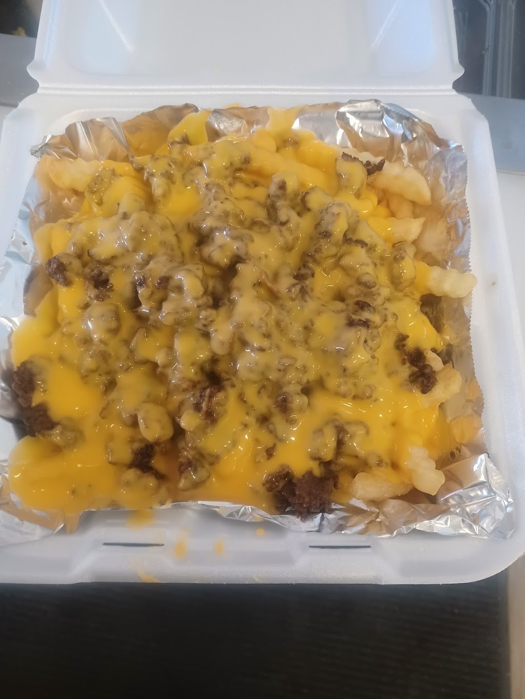 Sissis place The Gossip Corner Fast Food | restaurant | 332 E, TX-302, Kermit, TX 79745, USA | 4325860008 OR +1 432-586-0008