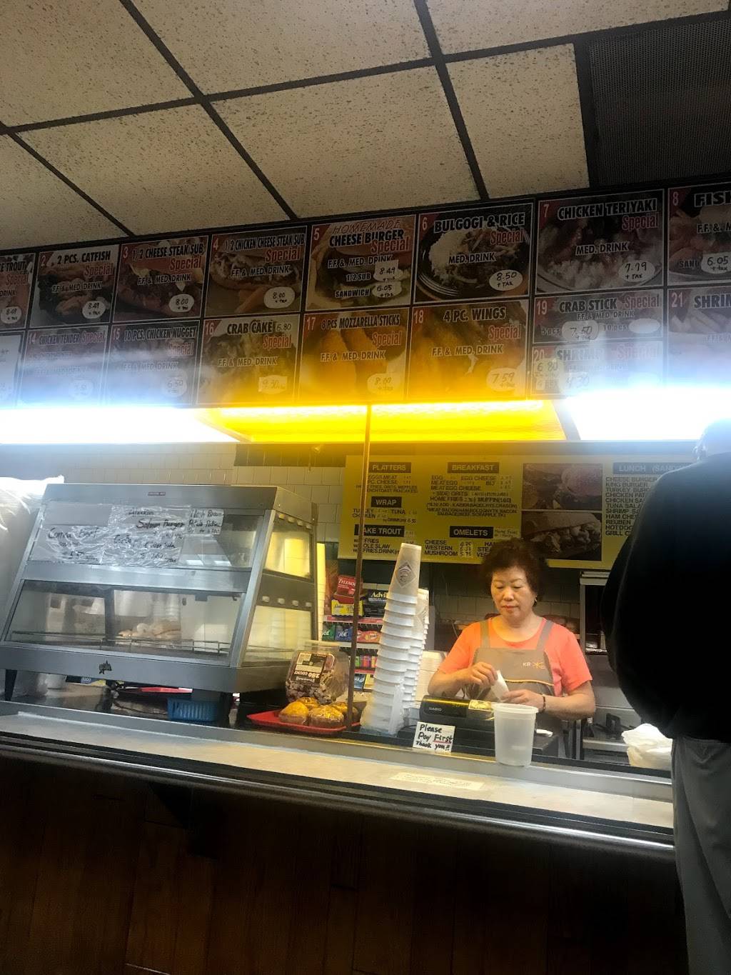 Royal Restaurant | restaurant | 206 E Lexington St, Baltimore, MD 21202, USA | 4107275757 OR +1 410-727-5757