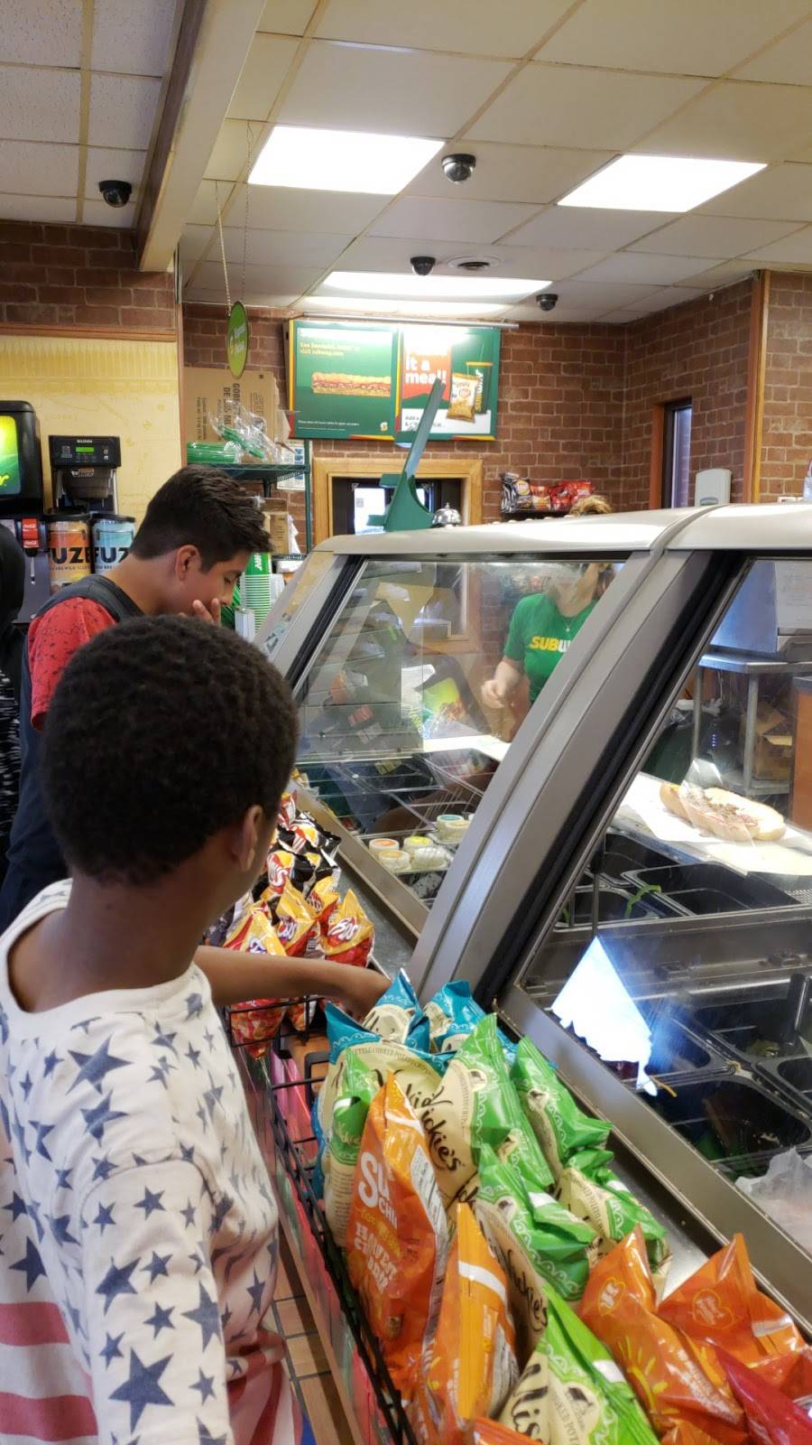 Subway | restaurant | 1518 N 6th St, Monticello, IN 47960, USA | 5745838782 OR +1 574-583-8782