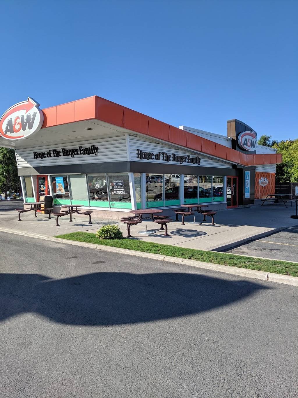 A&W Canada | restaurant | 1063 Chemong Rd, Peterborough, ON K9H 7R8, Canada | 7058740422 OR +1 705-874-0422