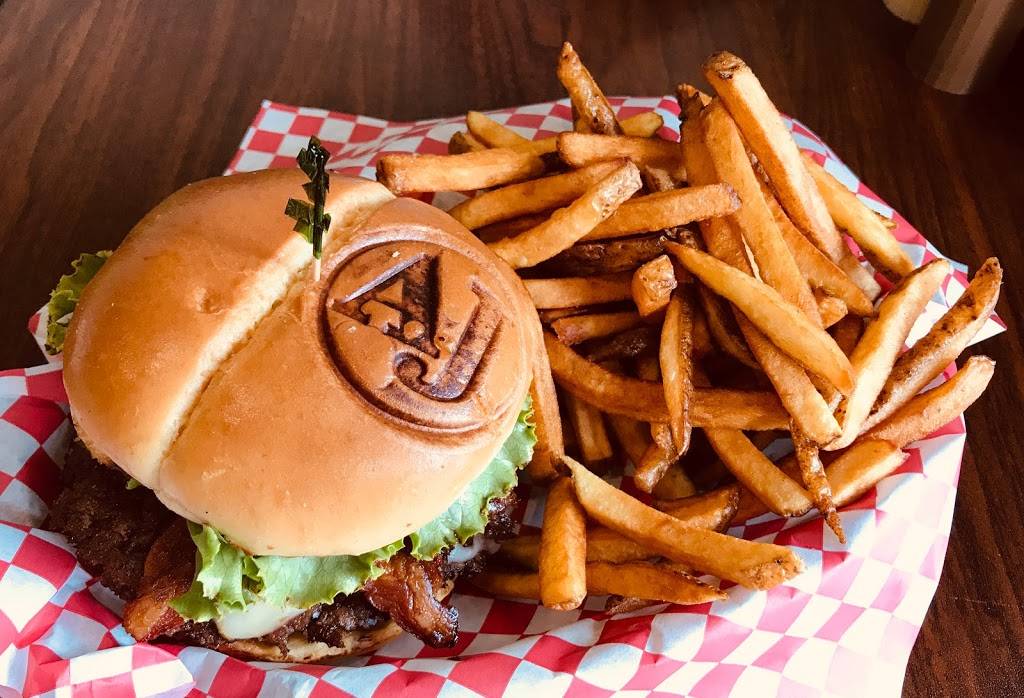 Angus Jack | restaurant | 1001 SW Regional Airport Blvd, Bentonville, AR 72712, USA | 4792509230 OR +1 479-250-9230