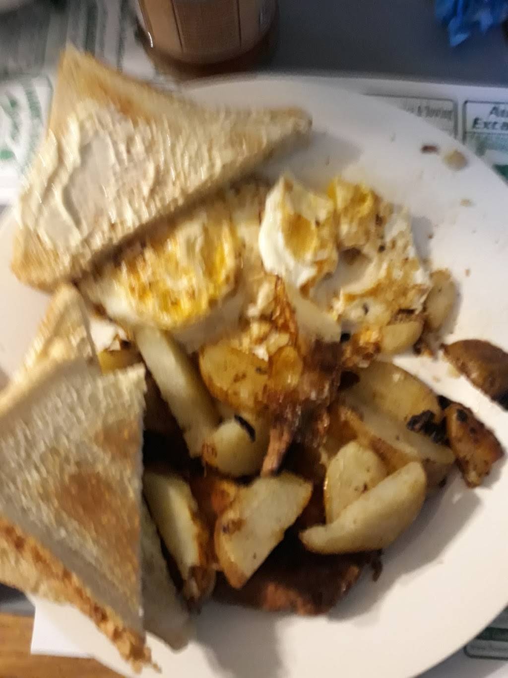 Donges Drive-In and Motel | restaurant | 100 Center St, Meyersdale, PA 15552, USA | 8146345710 OR +1 814-634-5710