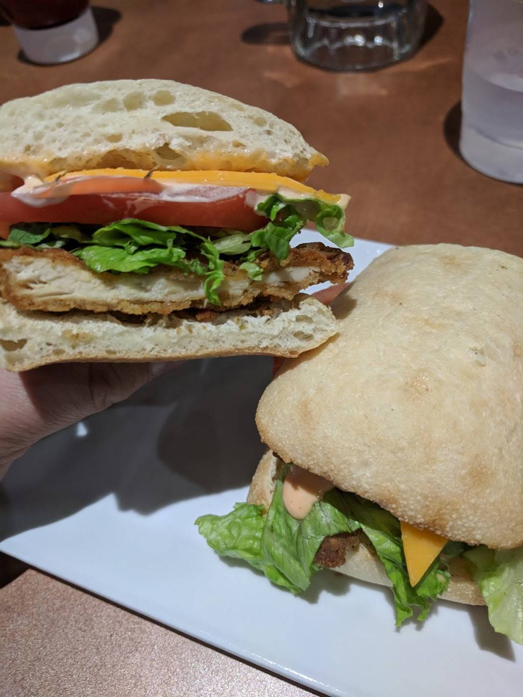 The Benchwarmer | restaurant | East, 2001 University Ave, Waterloo, ON N2K 4K4, Canada | 5198845363 OR +1 519-884-5363