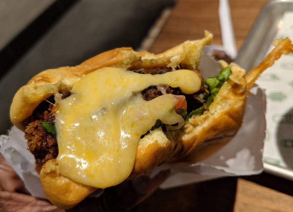 Shake Shack | restaurant | 675 Camino De La Reina, San Diego, CA 92108, USA | 6193911626 OR +1 619-391-1626