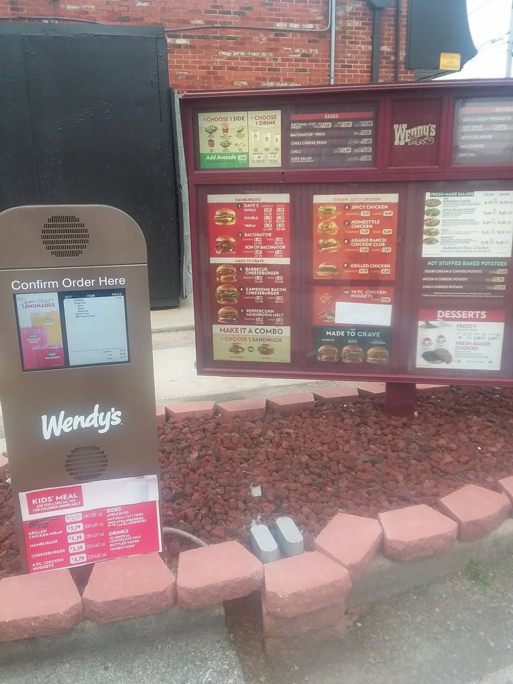 Wendys | restaurant | 544 E Market St, Celina, OH 45822, USA | 4195866800 OR +1 419-586-6800