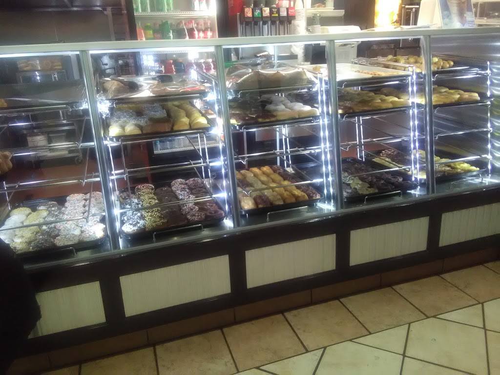 Yum Yum Donuts | cafe | 6804 De Soto Ave, Canoga Park, CA 91303, USA | 8189610264 OR +1 818-961-0264