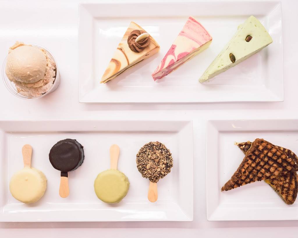 Caroles Cheesecake Counter | restaurant | 2470 Yonge St, Toronto, ON M4P 2H5, Canada | 6472810072 OR +1 647-281-0072