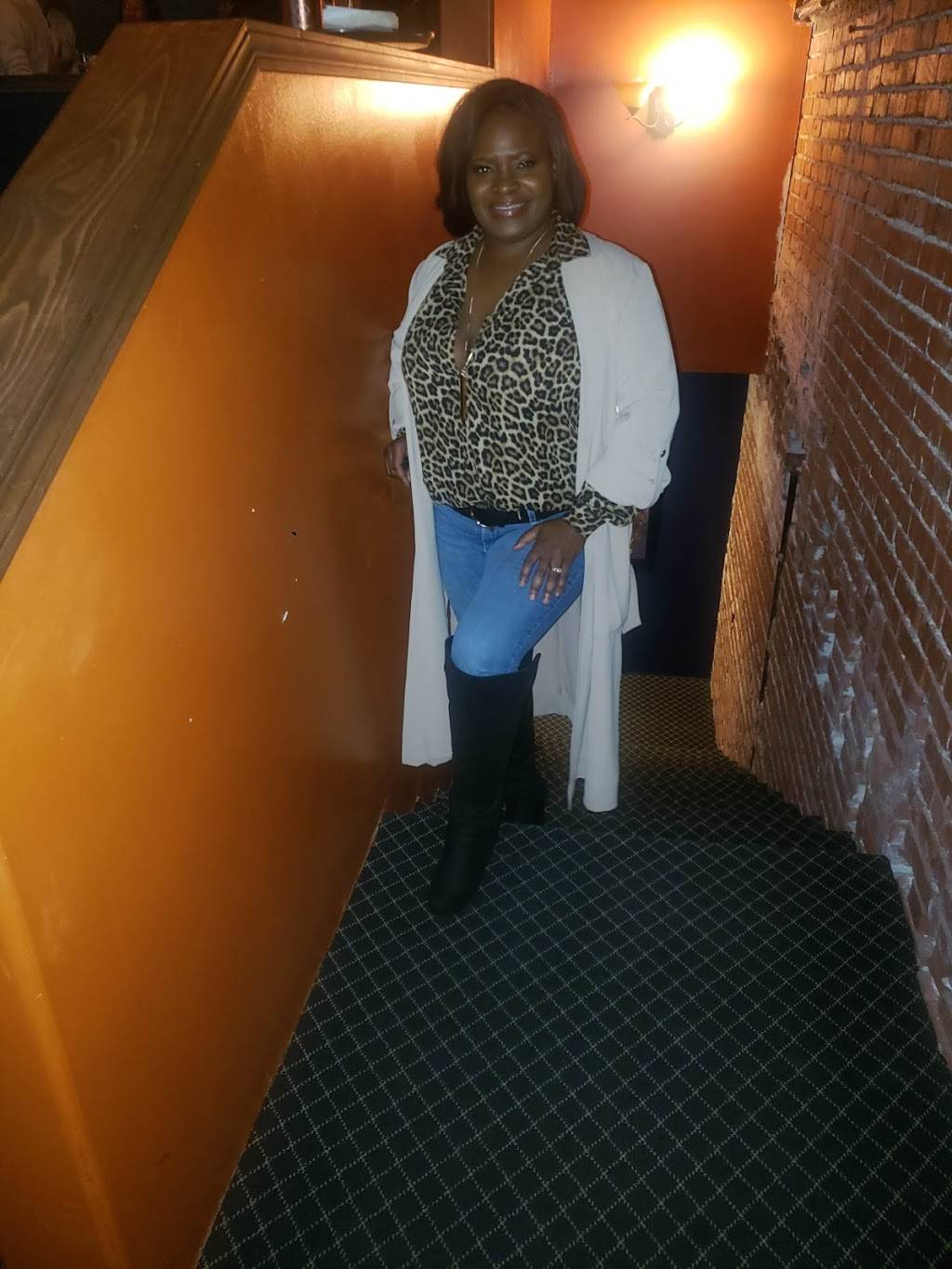 Vorshay’s Cocktail Lounge | restaurant | 417 E Douglas Ave, Wichita, KS 67202, USA | 3162659606 OR +1 316-265-9606